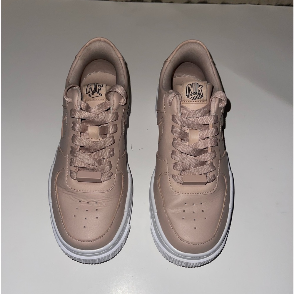 Nike Air Force 1 Pixel